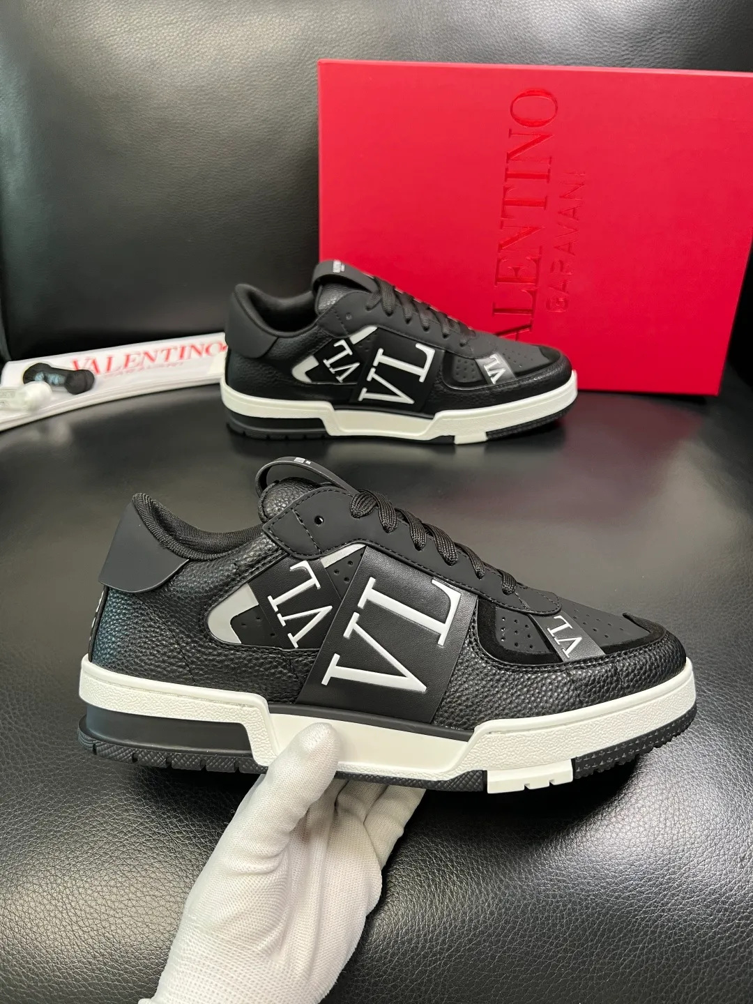 Men's shoes 💰660 VALENTINO High quality top craftsmanship Valentino, sports sneakers counter synchronization, uppers imported from Italy, high-quality splicing colorful complex crafts, imported cowhide lining soft and comfortable, soles: original soles specially provided by the original factory, T men's shoes 💰U exclusive movable molded soles super comfortable, original factory and single goods, welcome to compare, couple size 39-44 (customized 45)